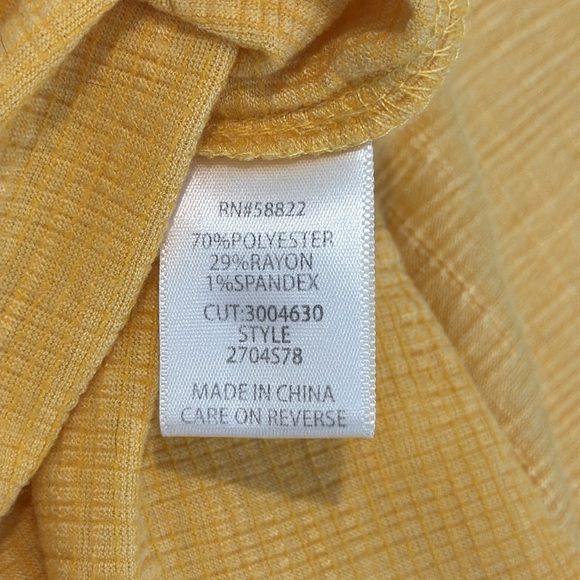 🌟3/$15🌟 Max Studio Ruched Sleeve Top. Size L. - Picture 7 of 12